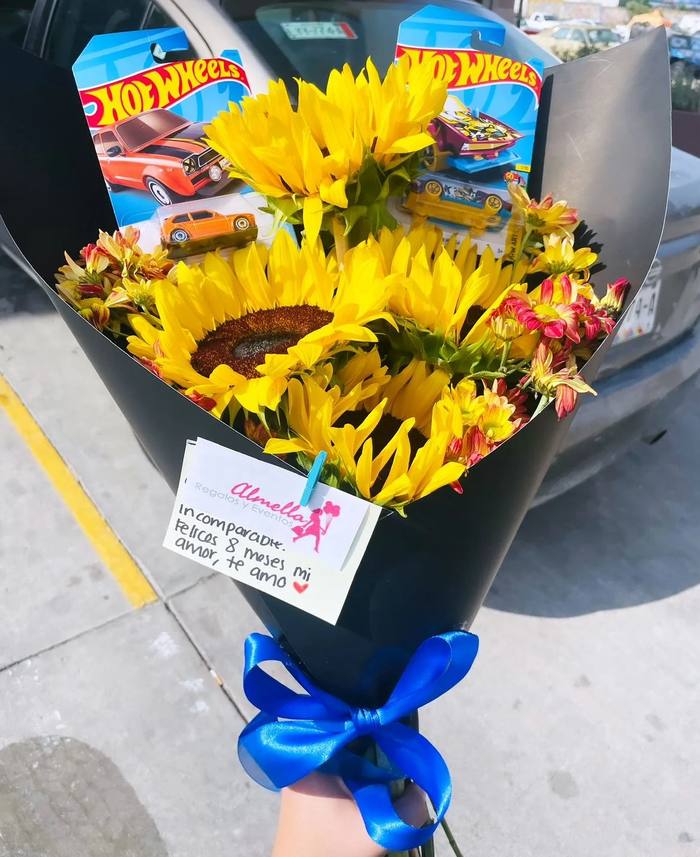 Ramo Hot Wheels y Girasoles