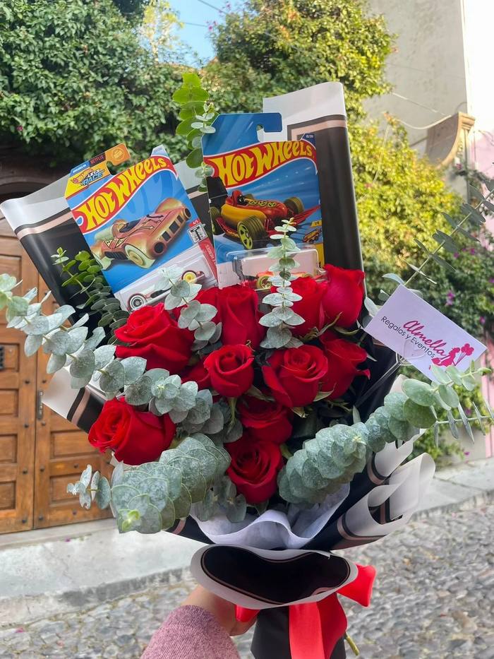 Ramo Hot Wheels y Rosas