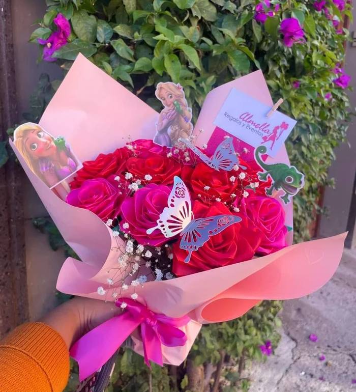 Ramo Rosas Eternas e Imágenes